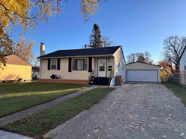 1501 SE 1st Street, Minot, ND 58701