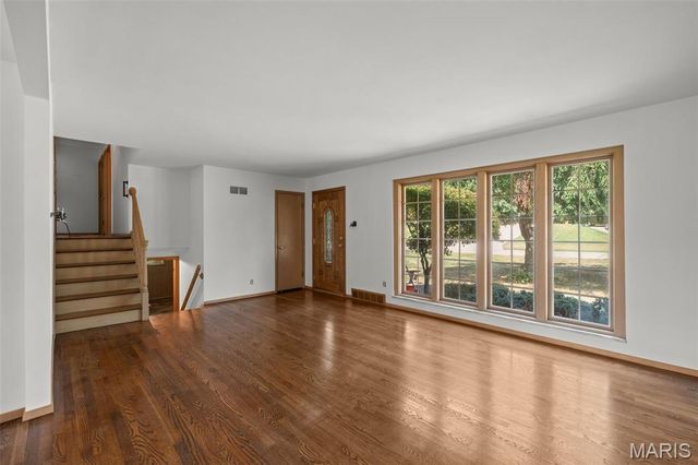 5018 Cold Springs Lane, St Louis, MO 63128