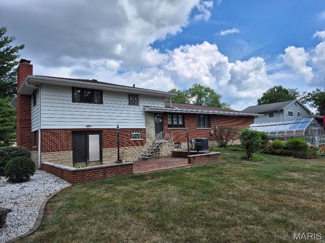 5018 Cold Springs Lane, St Louis, MO 63128