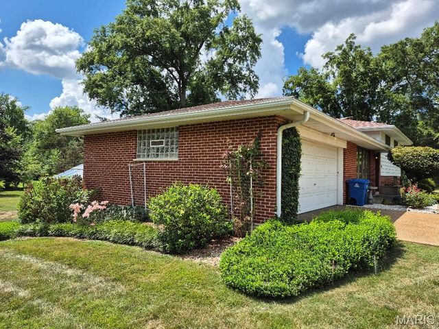 5018 Cold Springs Lane, St Louis, MO 63128