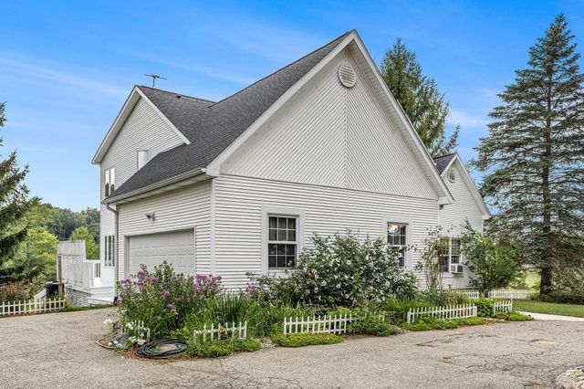 15195 Waterloo-Munith Road, Waterloo Twp, MI 49240