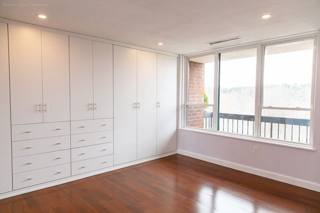 210 Nahanton St 520, Newton, MA 02459