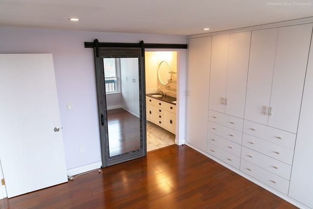 210 Nahanton St 520, Newton, MA 02459