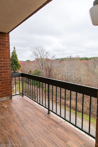 210 Nahanton St 520, Newton, MA 02459