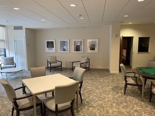 210 Nahanton St 520, Newton, MA 02459