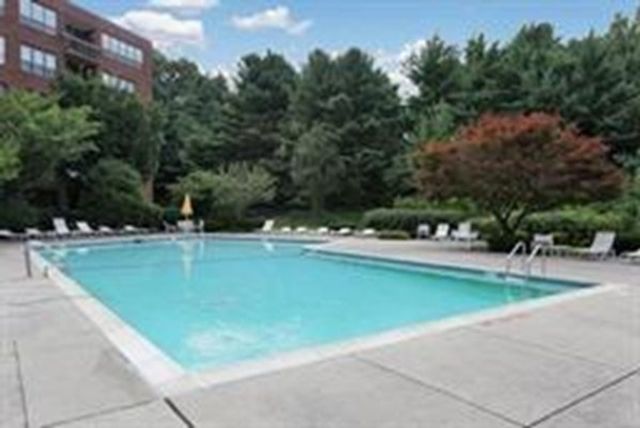210 Nahanton St 520, Newton, MA 02459
