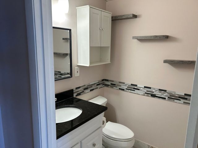 210 Nahanton St 520, Newton, MA 02459