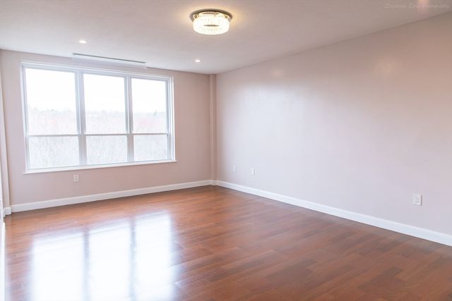 210 Nahanton St 520, Newton, MA 02459