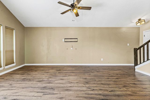 419 W Lake Shore Dr, Livingston, TX 77351