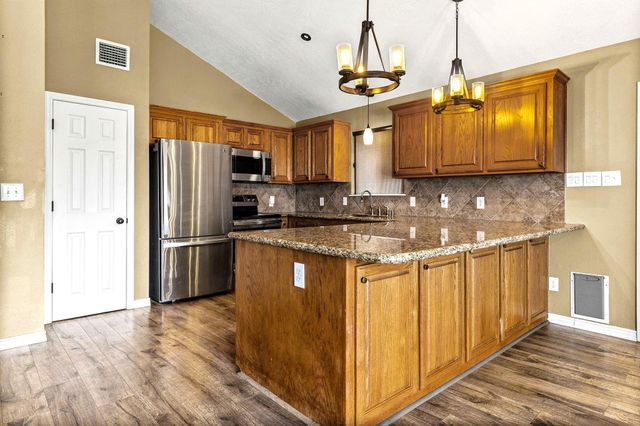 419 W Lake Shore Dr, Livingston, TX 77351