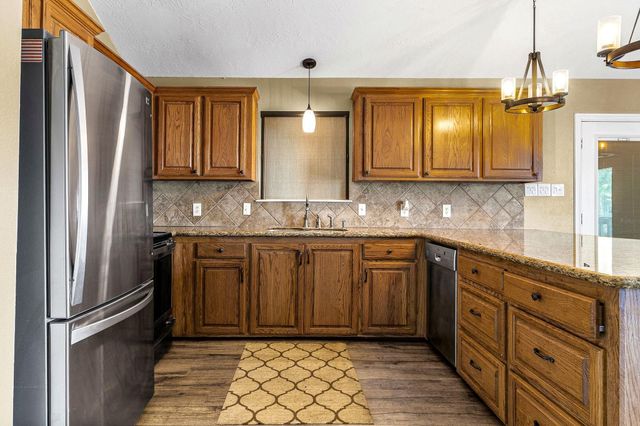 419 W Lake Shore Dr, Livingston, TX 77351