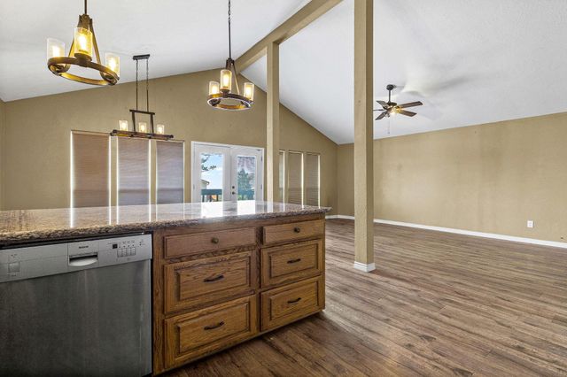 419 W Lake Shore Dr, Livingston, TX 77351