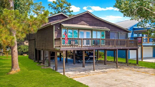 419 W Lake Shore Dr, Livingston, TX 77351