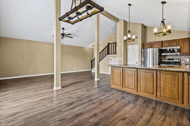 419 W Lake Shore Dr, Livingston, TX 77351