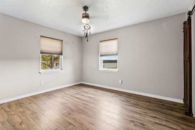 419 W Lake Shore Dr, Livingston, TX 77351
