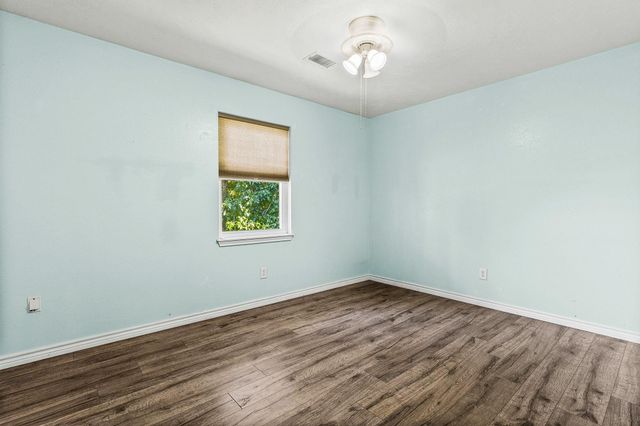419 W Lake Shore Dr, Livingston, TX 77351