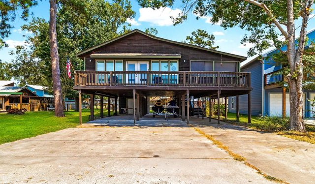 419 W Lake Shore Dr, Livingston, TX 77351