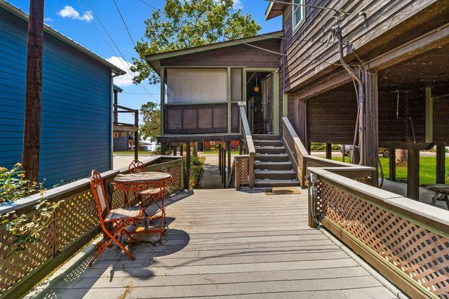 419 W Lake Shore Dr, Livingston, TX 77351
