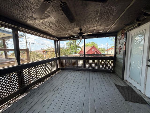 419 W Lake Shore Dr, Livingston, TX 77351