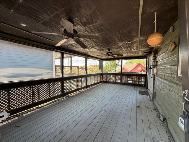 419 W Lake Shore Dr, Livingston, TX 77351