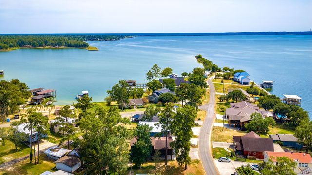 419 W Lake Shore Dr, Livingston, TX 77351