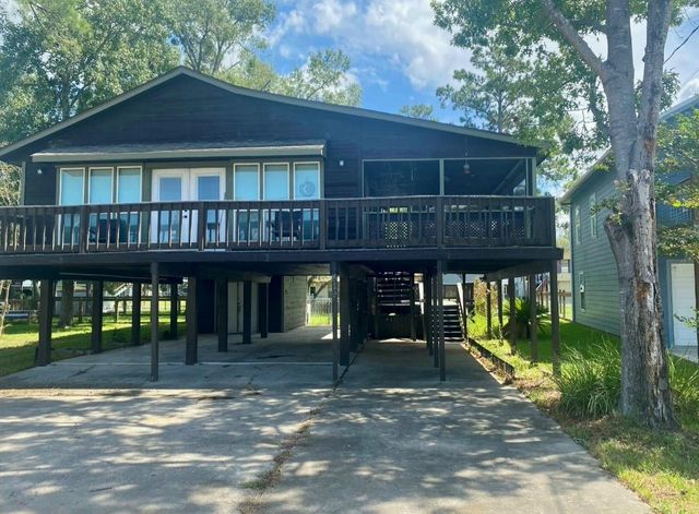 419 W Lake Shore Dr, Livingston, TX 77351