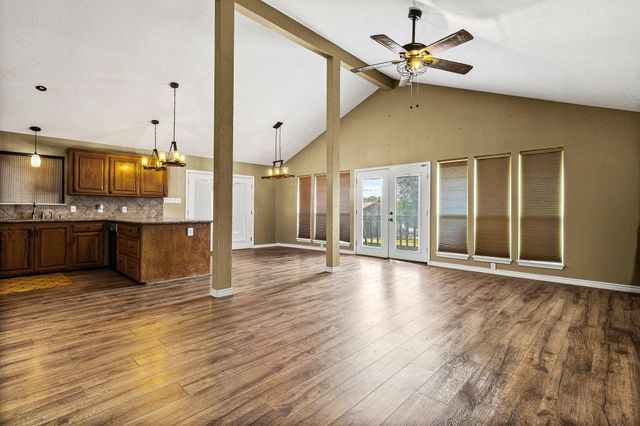 419 W Lake Shore Dr, Livingston, TX 77351