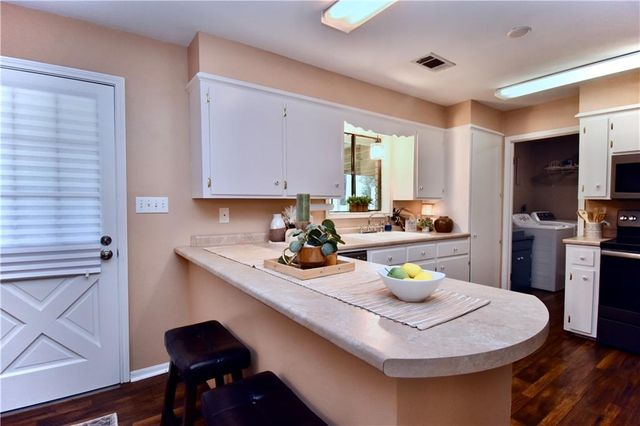 8633 RIDGEMONT Drive, Pineville, LA 71360