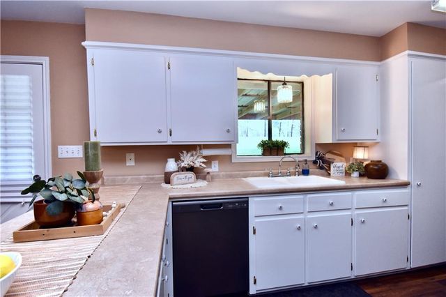 8633 RIDGEMONT Drive, Pineville, LA 71360