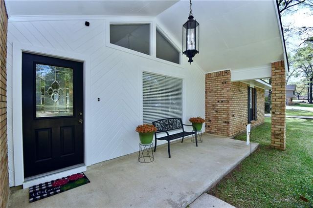 8633 RIDGEMONT Drive, Pineville, LA 71360