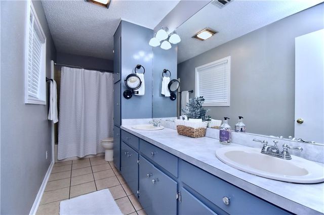 8633 RIDGEMONT Drive, Pineville, LA 71360