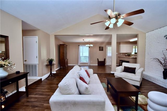 8633 RIDGEMONT Drive, Pineville, LA 71360