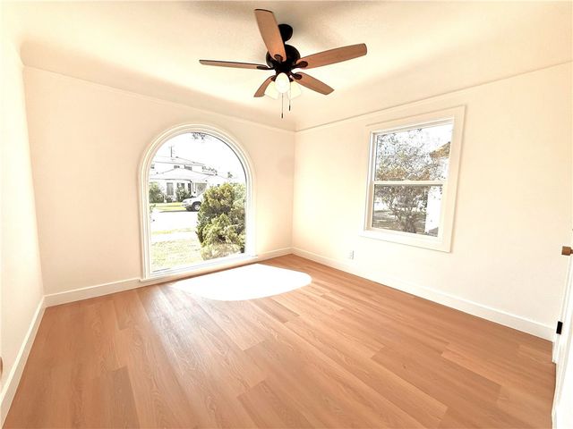 6072 Myrtle Avenue, Long Beach, CA 90805