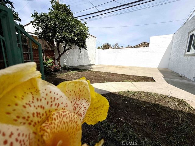 6072 Myrtle Avenue, Long Beach, CA 90805