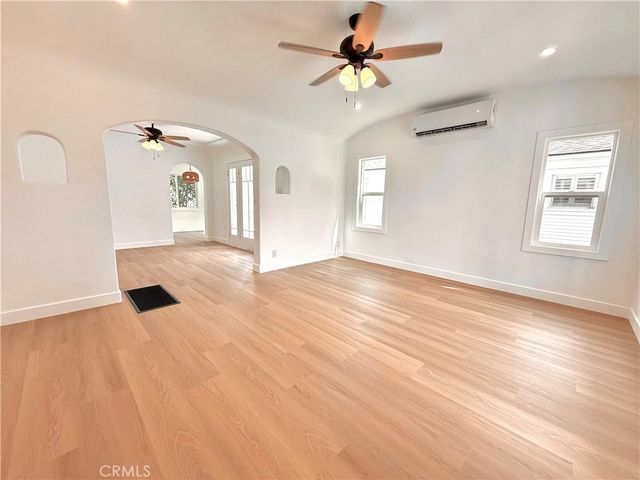 6072 Myrtle Avenue, Long Beach, CA 90805