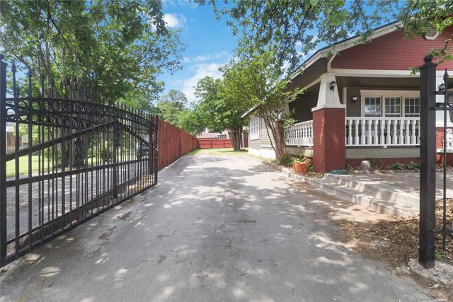 409 N Sylvania Avenue, Fort Worth, TX 76111