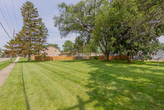 110 N Chase Avenue, Bartlett, IL 60103