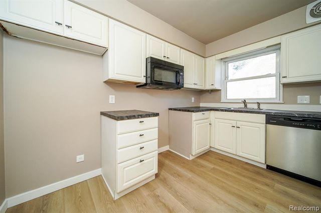 16544 Stricker Avenue, Eastpointe, MI 48021