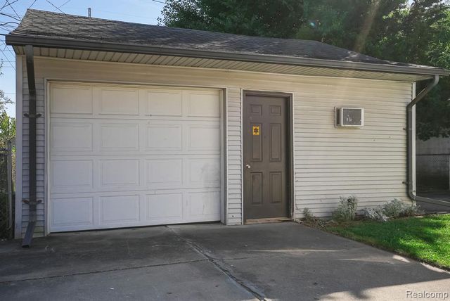 16544 Stricker Avenue, Eastpointe, MI 48021