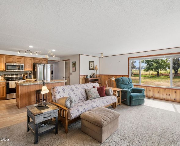 4450 NE 29th Court, Redmond, OR 97756