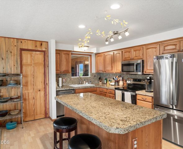 4450 NE 29th Court, Redmond, OR 97756