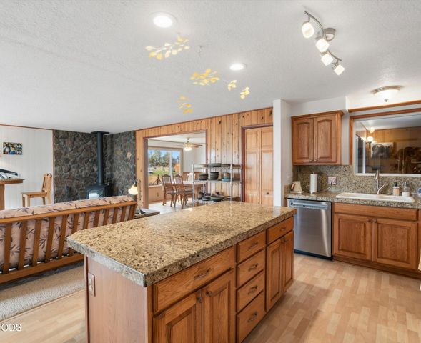 4450 NE 29th Court, Redmond, OR 97756