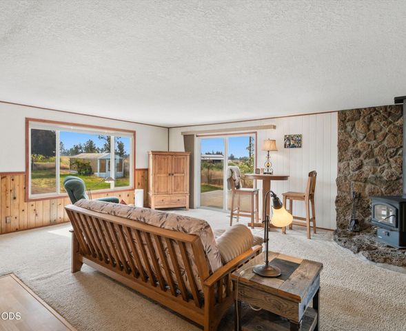 4450 NE 29th Court, Redmond, OR 97756