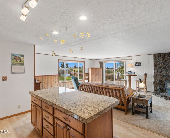 4450 NE 29th Court, Redmond, OR 97756