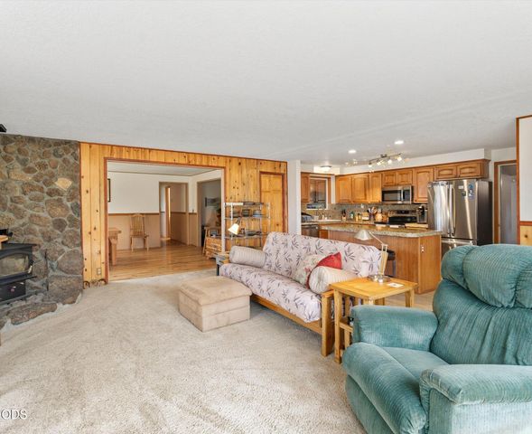 4450 NE 29th Court, Redmond, OR 97756
