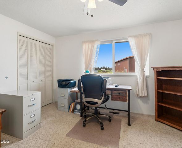 4450 NE 29th Court, Redmond, OR 97756