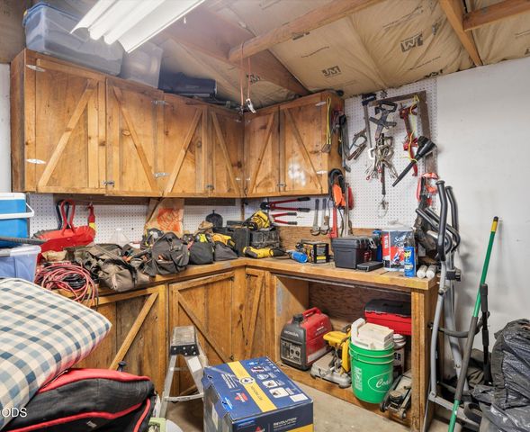 4450 NE 29th Court, Redmond, OR 97756