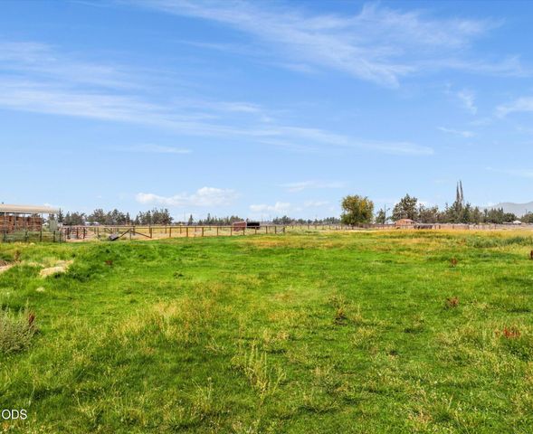 4450 NE 29th Court, Redmond, OR 97756