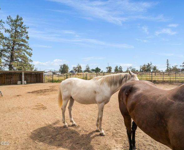 4450 NE 29th Court, Redmond, OR 97756