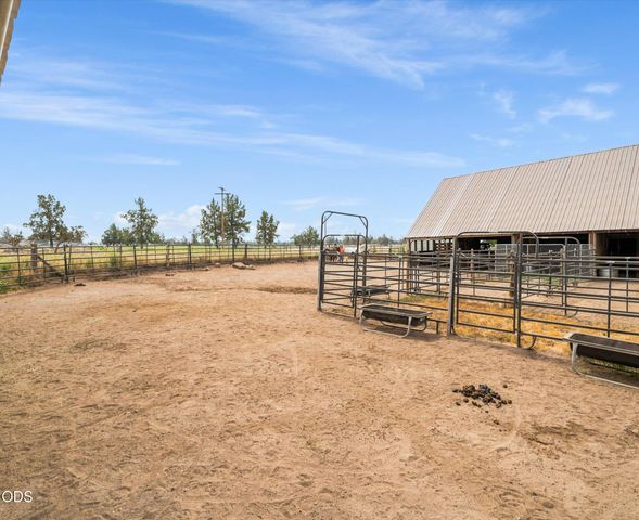 4450 NE 29th Court, Redmond, OR 97756